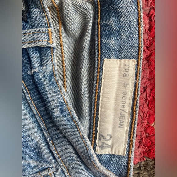 rag & bone | Cate mid rise distressed skinny ankle in Monterossa | s24 - Picture 3 of 6